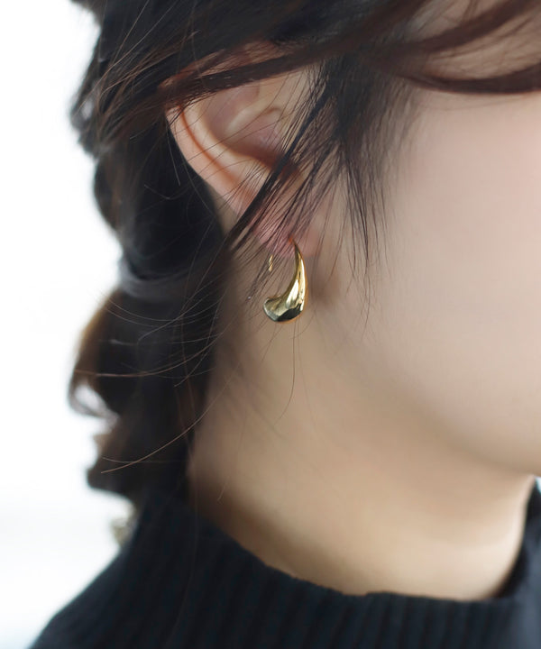 Curved drop hoop earrings