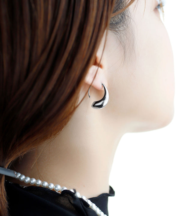 Curved drop hoop earrings