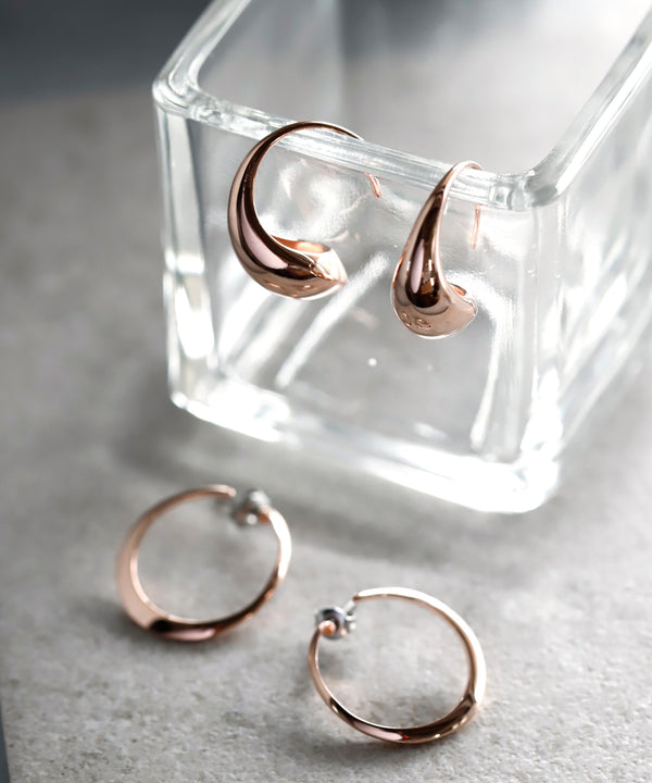 Curved drop hoop earrings