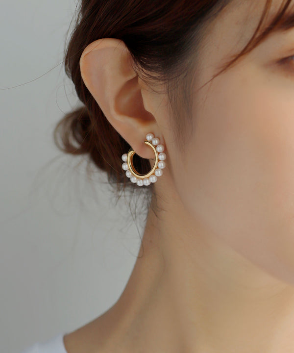 Convolve Earrings (Pearl)