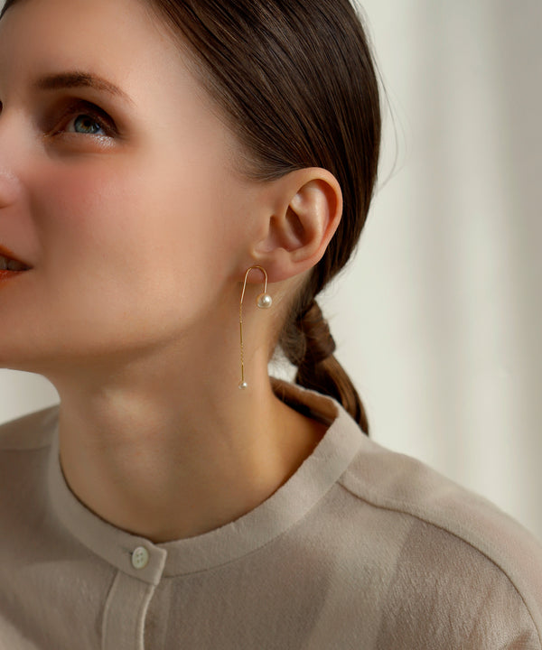 Asymmetric pearl long earrings [Sheerchic]