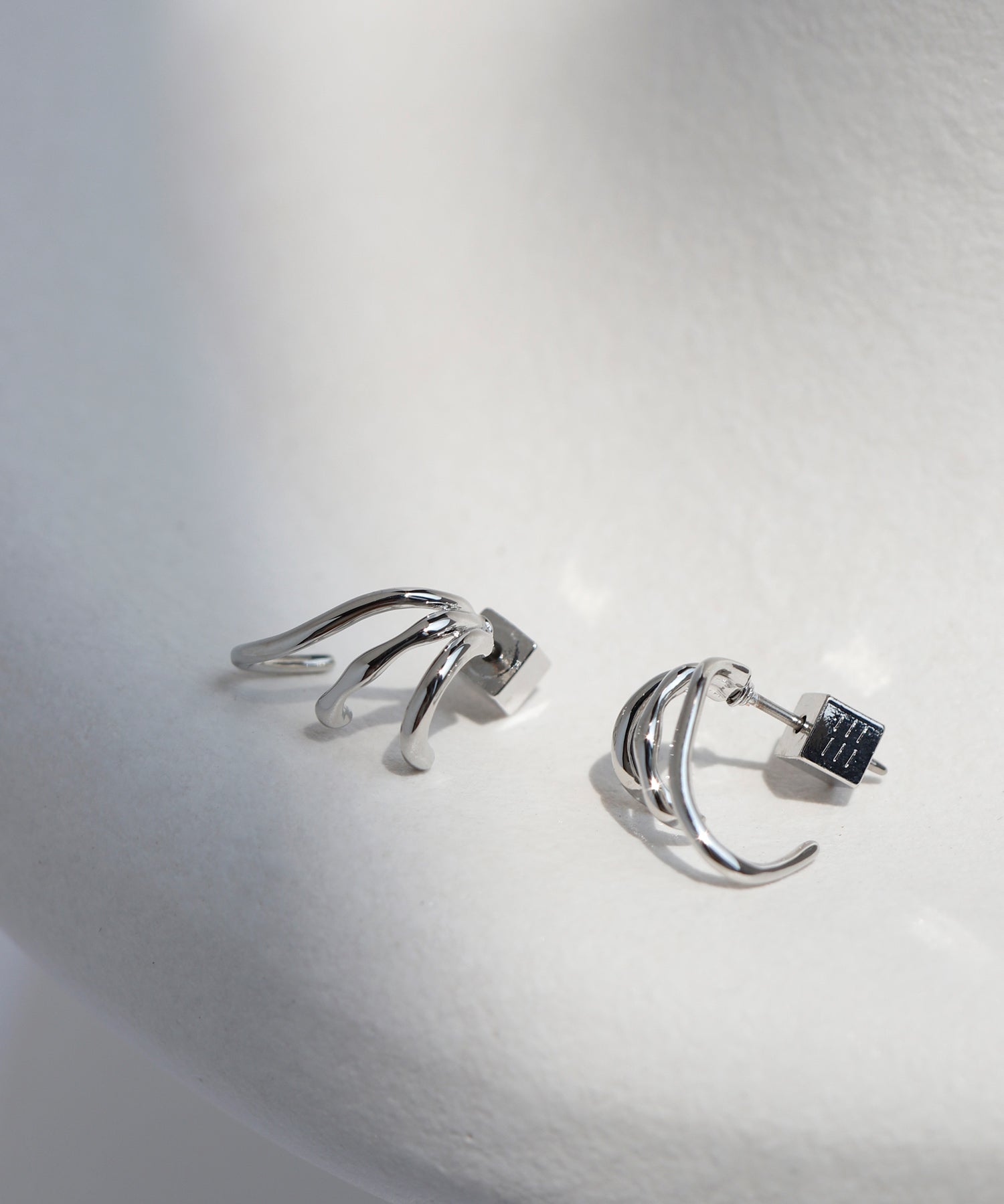 mimi33】トリプルメタルラインピアス[Sheerchic]｜SANPO ONLINE