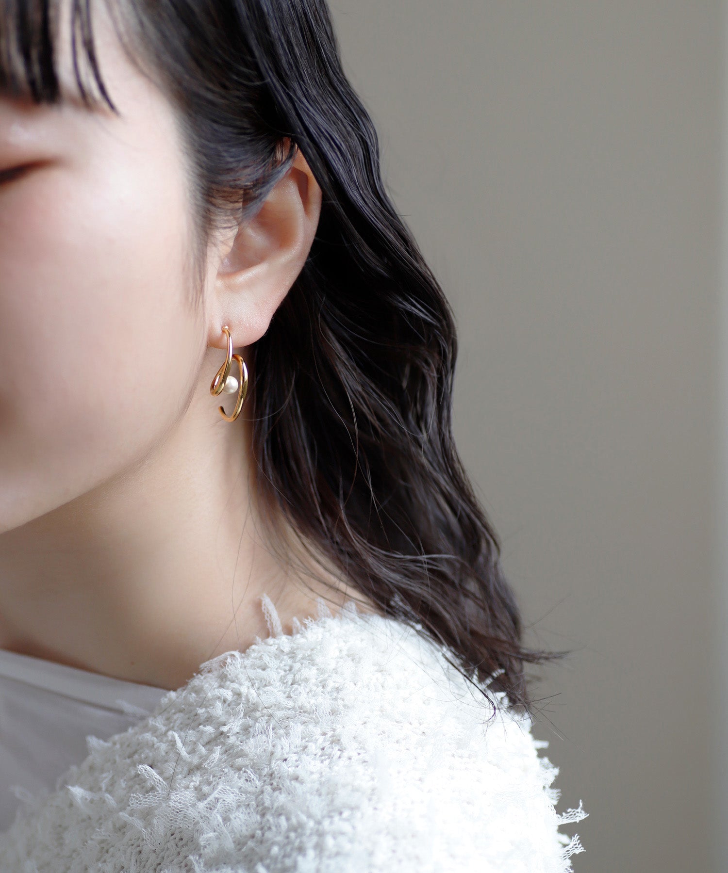 mimi33】パール×ループラインピアス[Sheerchic]｜アネモネ・シエナロゼ