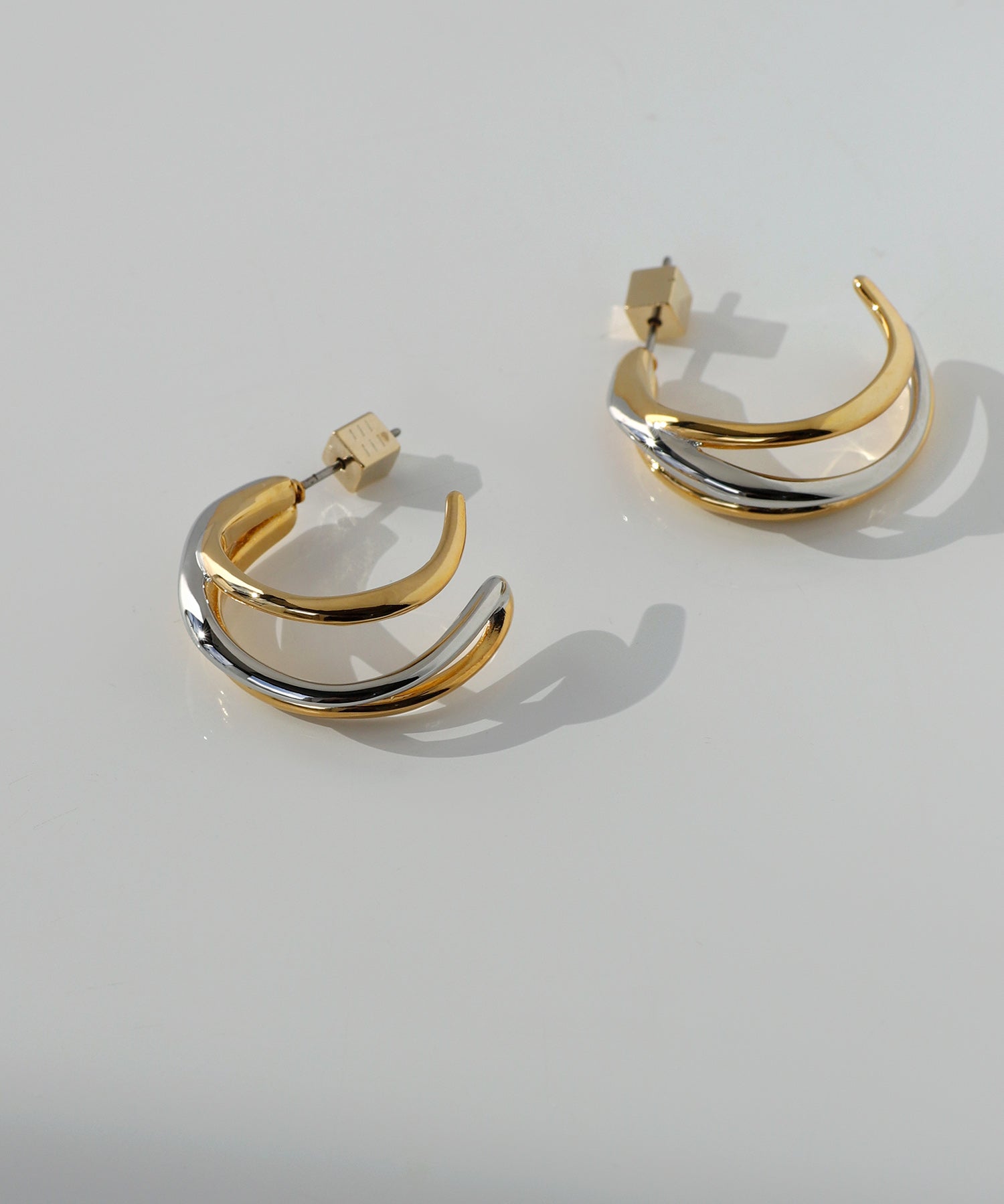 オンライン完売品⭐︎mimi33 コンビカラーフープピアス mimi33】コンビカラーフープラインピアス[Ownideal]｜SANPO ONLINE