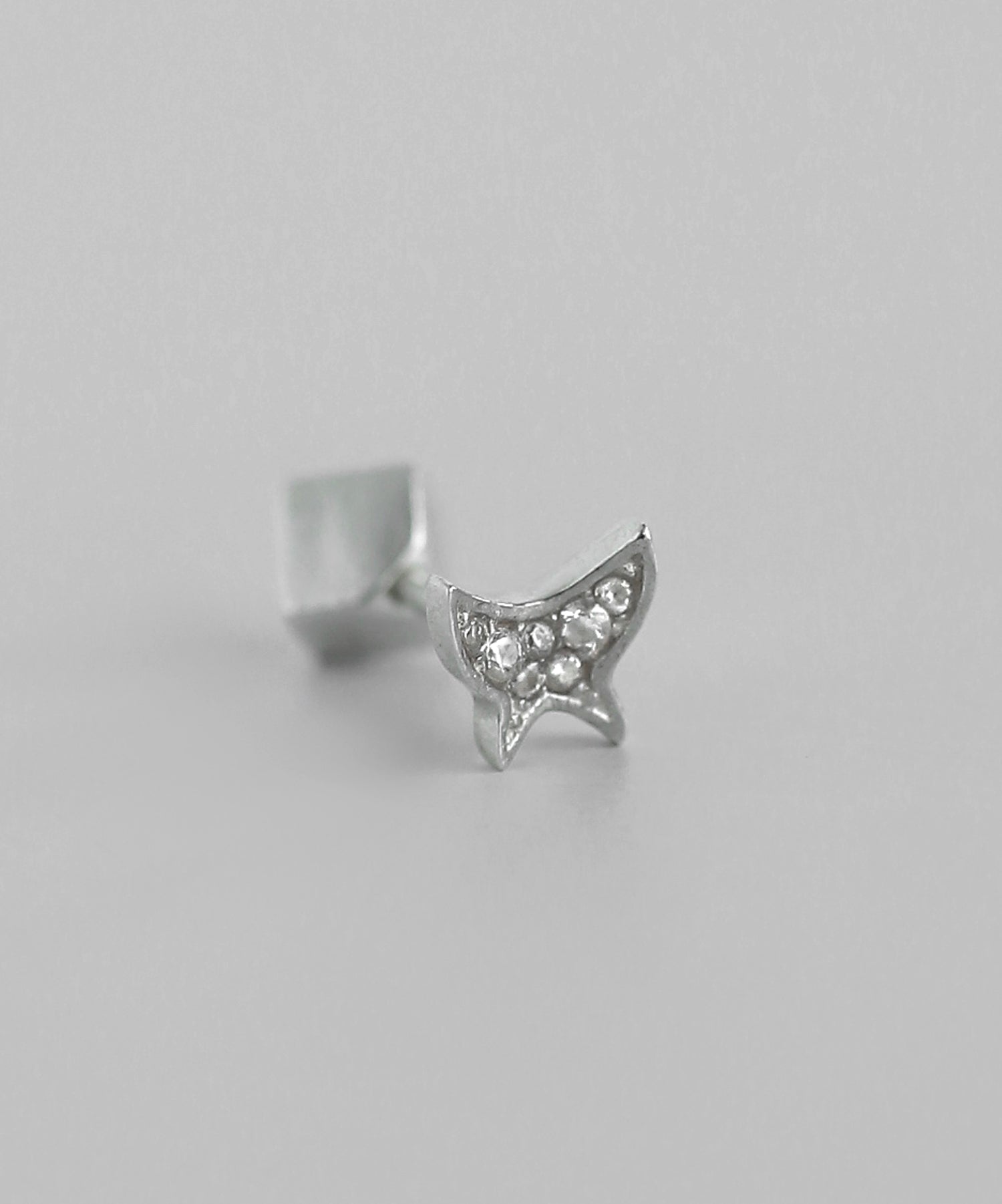 mimi33】バタフライスクリューポストピアス[silver925][Sheerchic