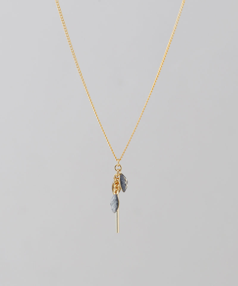 ラメドロップネックレス