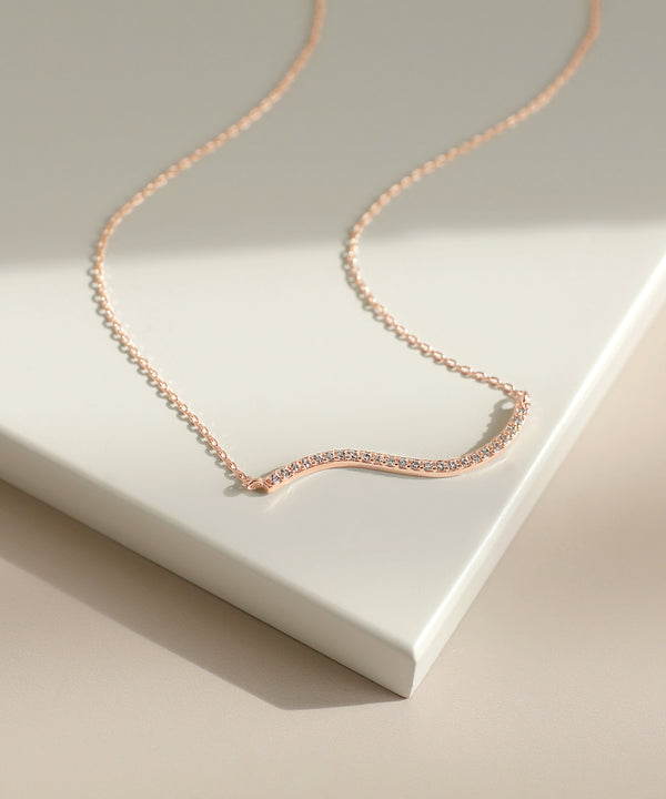 ウェーブビジューラインネックレス