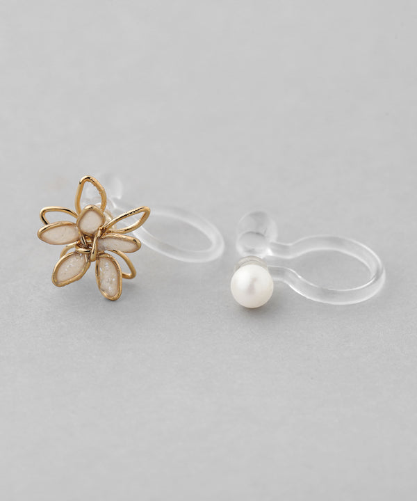 Petite Flower x Petite Pearl Earrings [Set of 2 Pairs]