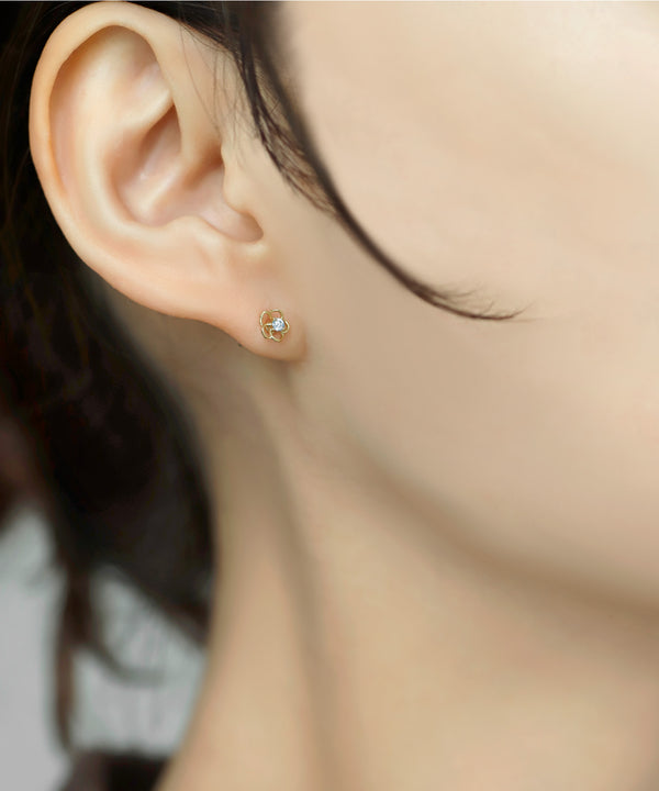 フラワー×ビジューピアス