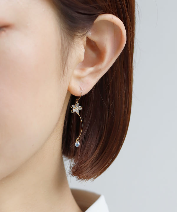 プチフラワー×ガラスアシメピアス