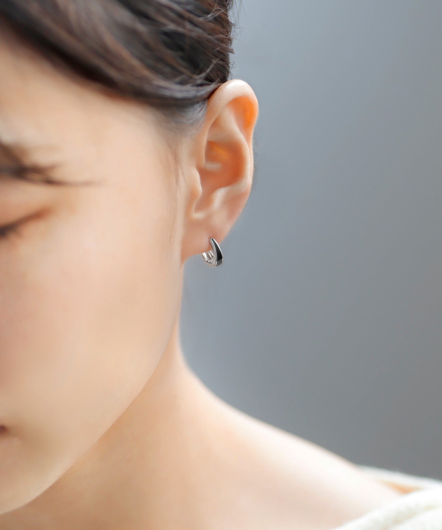 ANEMONE】モノトーンラインメタルフープピアス｜アネモネ・シエナロゼ