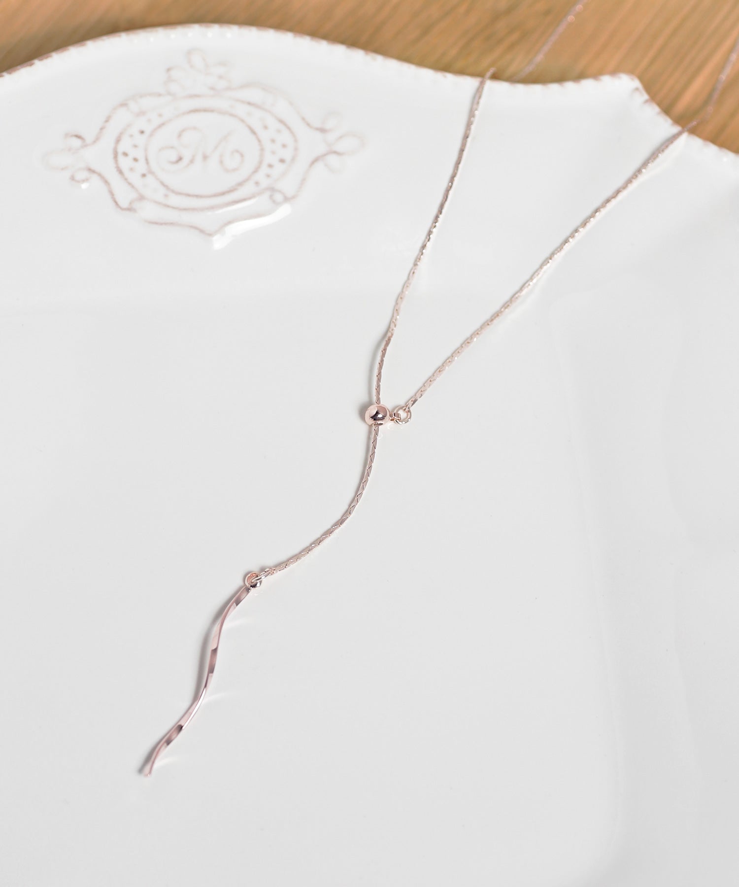 945　アネモネ ANEMONE】ツイストメタルバーY字ネックレス｜アネモネ・シエナロゼ