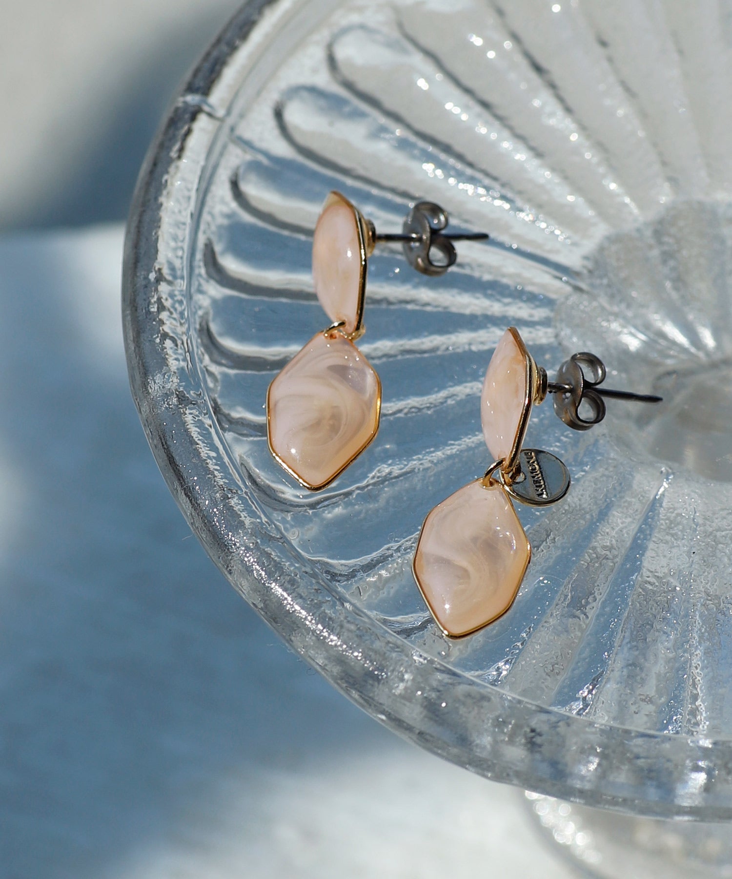 ANEMONE】ダブルヘキサゴンのつやつやミニピアス｜SANPO ONLINE