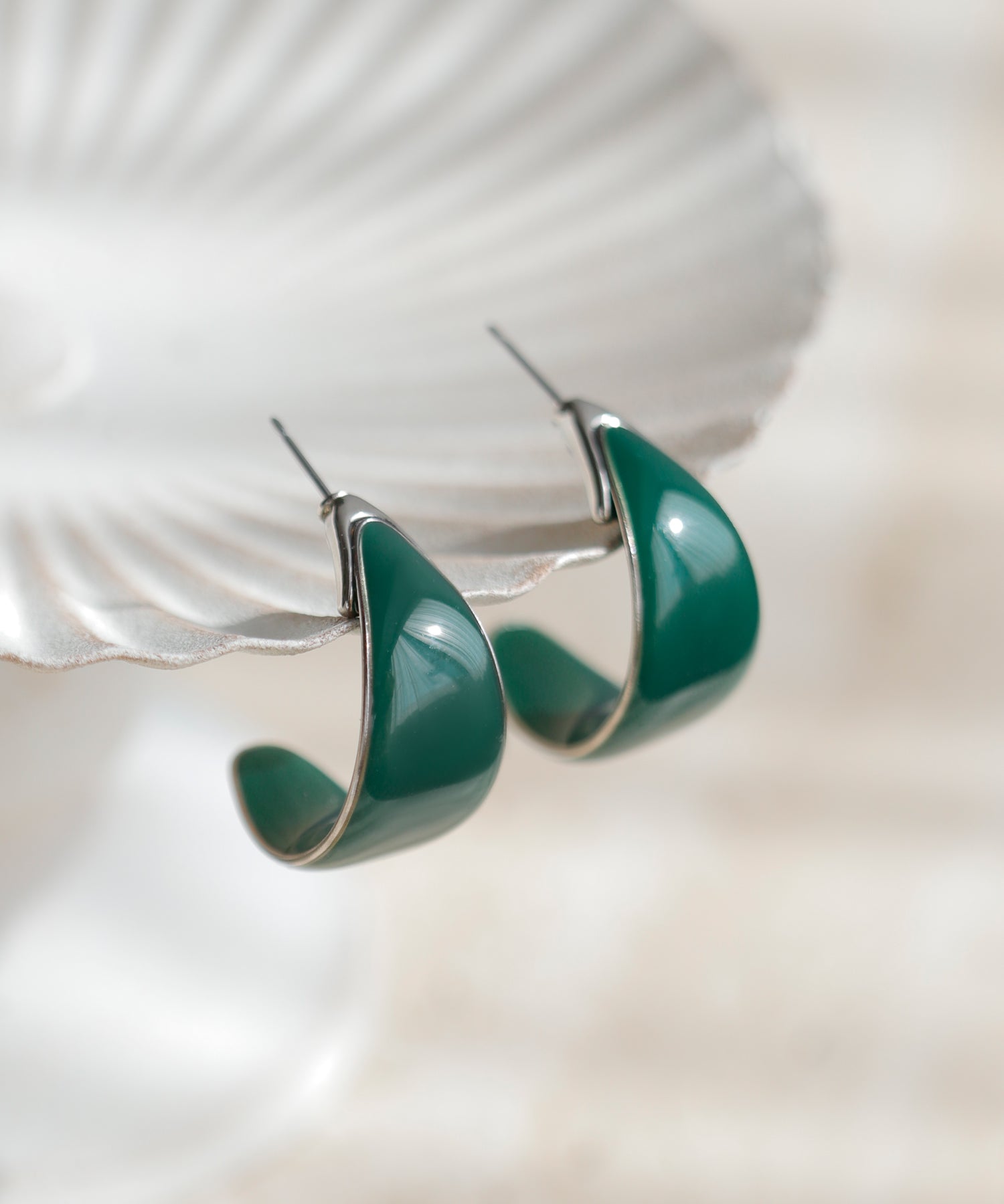 ANEMONE】グリーンカールピアス[M]｜SANPO ONLINE(サンポーオンライン)