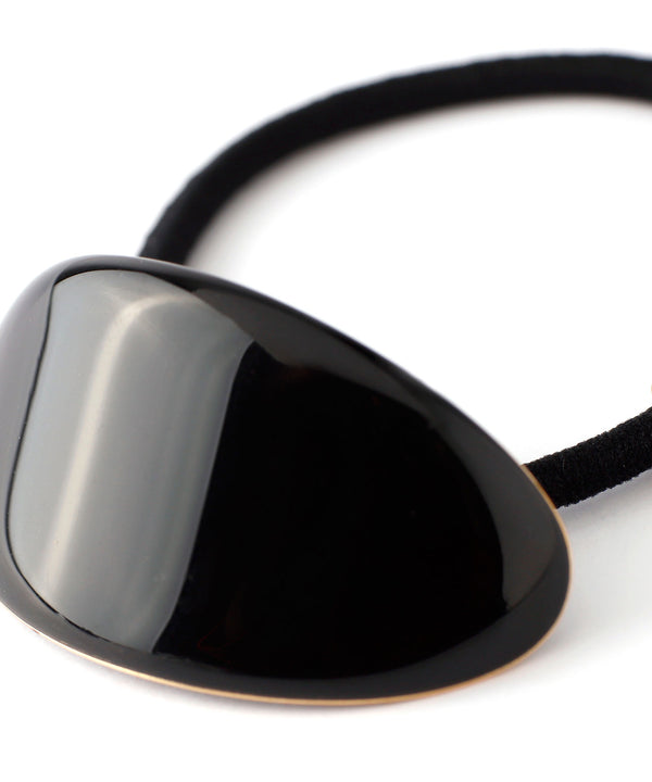 シックカラーの艶めきオーバルヘアゴム