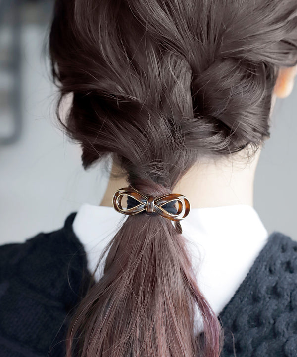 シックカラーの艶めきリボンヘアゴム