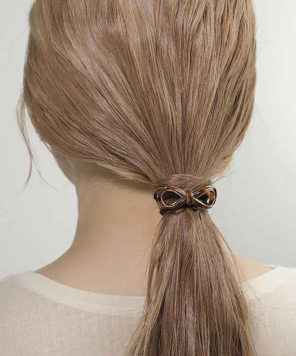 シックカラーの艶めきリボンヘアゴム