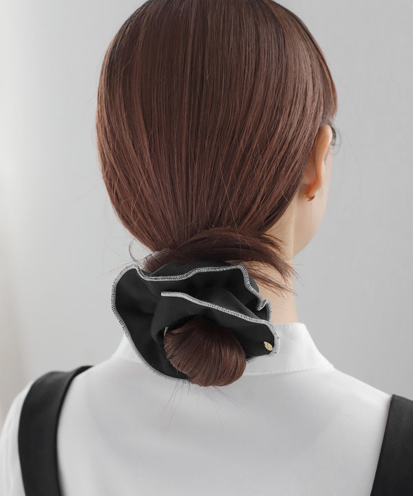 Monotone piping scrunchie
