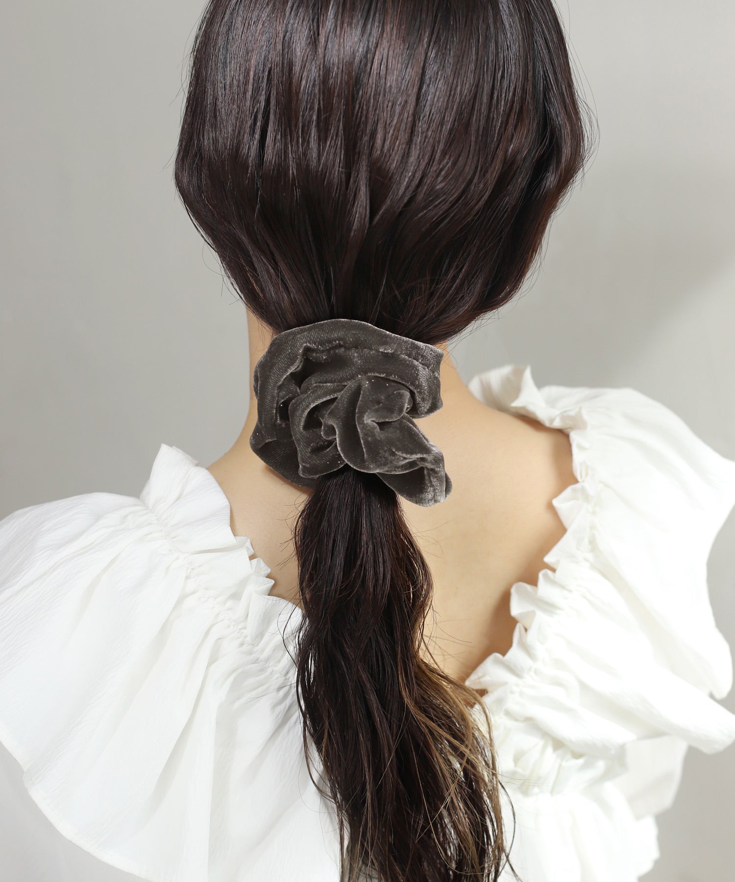 ♥️ かき ♥️美品 メゾンドシェリー グレイッシュブラウン １脚 Ｂ♥️ ANEMONE HAIR】ラメベルベットシュシュ｜SANPO ONLINE(サンポー