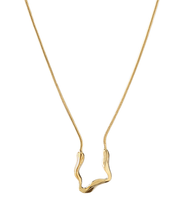 Nuanced metal snake chain necklace