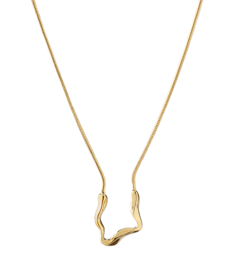Nuanced metal snake chain necklace