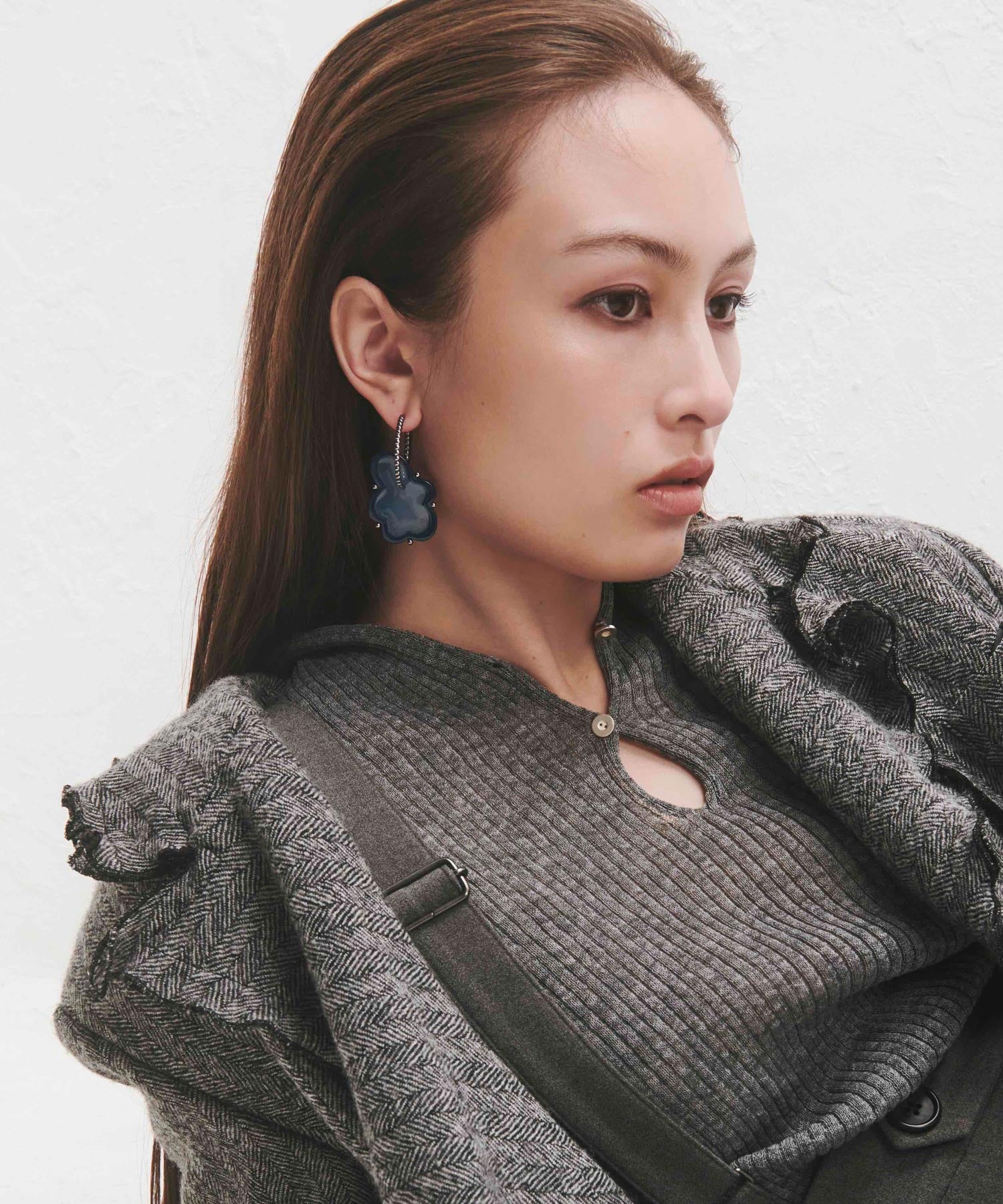 mimi33】ニュアンスプレートフープピアス[Ownideal]｜アネモネ