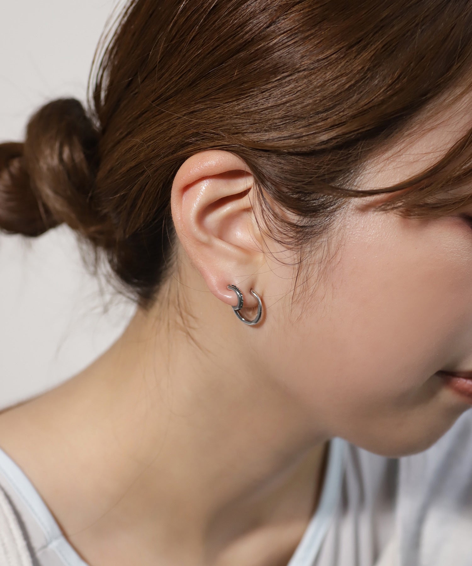 mimi33】ダブルラインビジューピアス[ステンレス][Ownideal]｜アネモネ