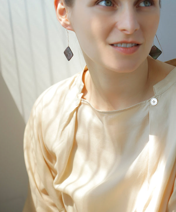 Square shell earrings [K10][Basic]