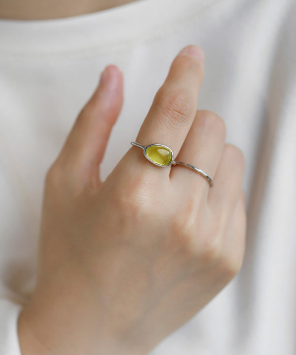 クリアカラーのストーンリング