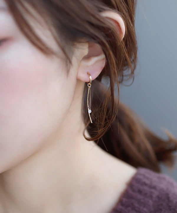 メタルカーブラインの2WAYイヤリング