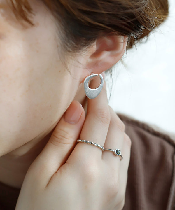 マットメタルプレートピアス