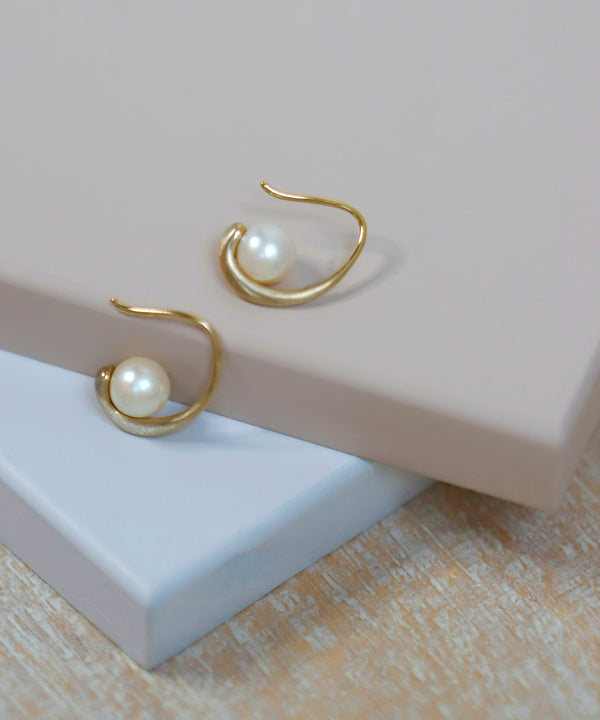 パール×メタルフックピアス