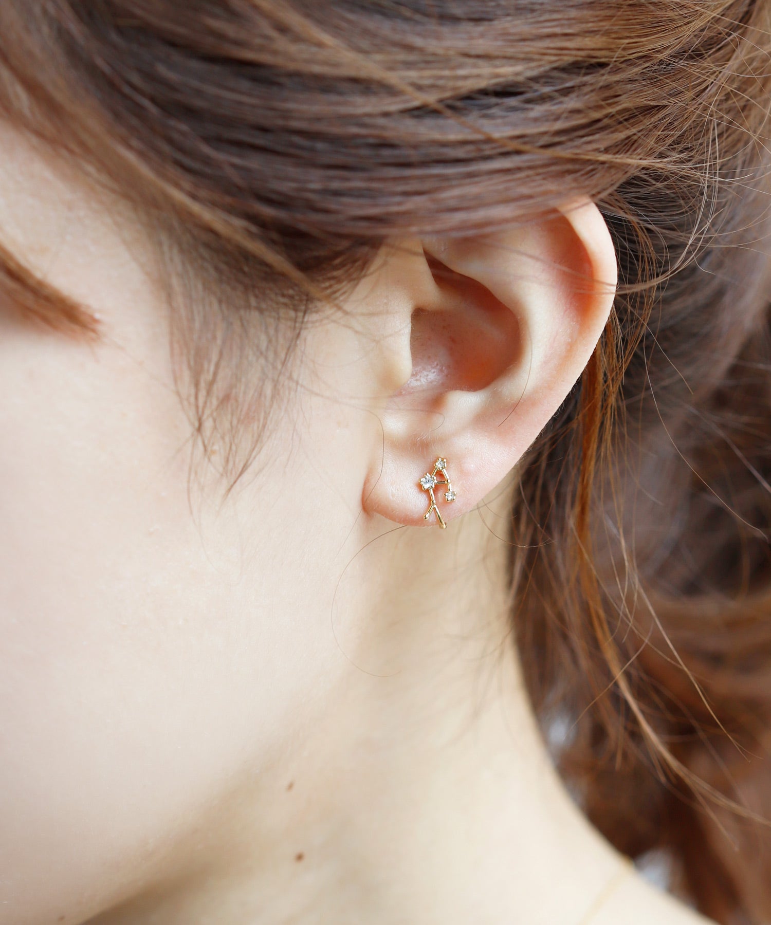 ANEMONE】ビジューが紡ぐ星座イヤリング｜SANPO ONLINE(サンポー