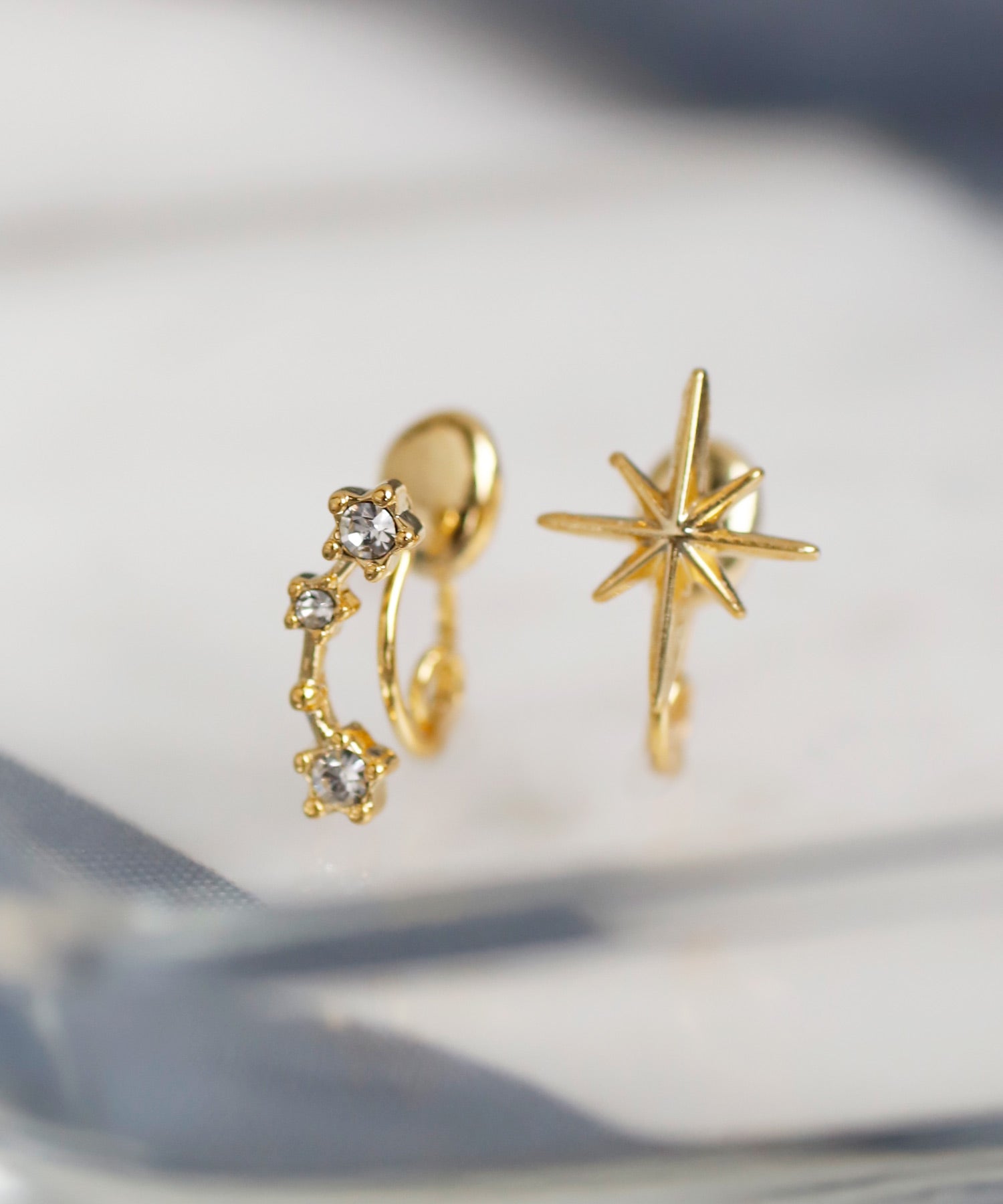 ANEMONE】ビジューが紡ぐ星座イヤリング｜SANPO ONLINE(サンポー