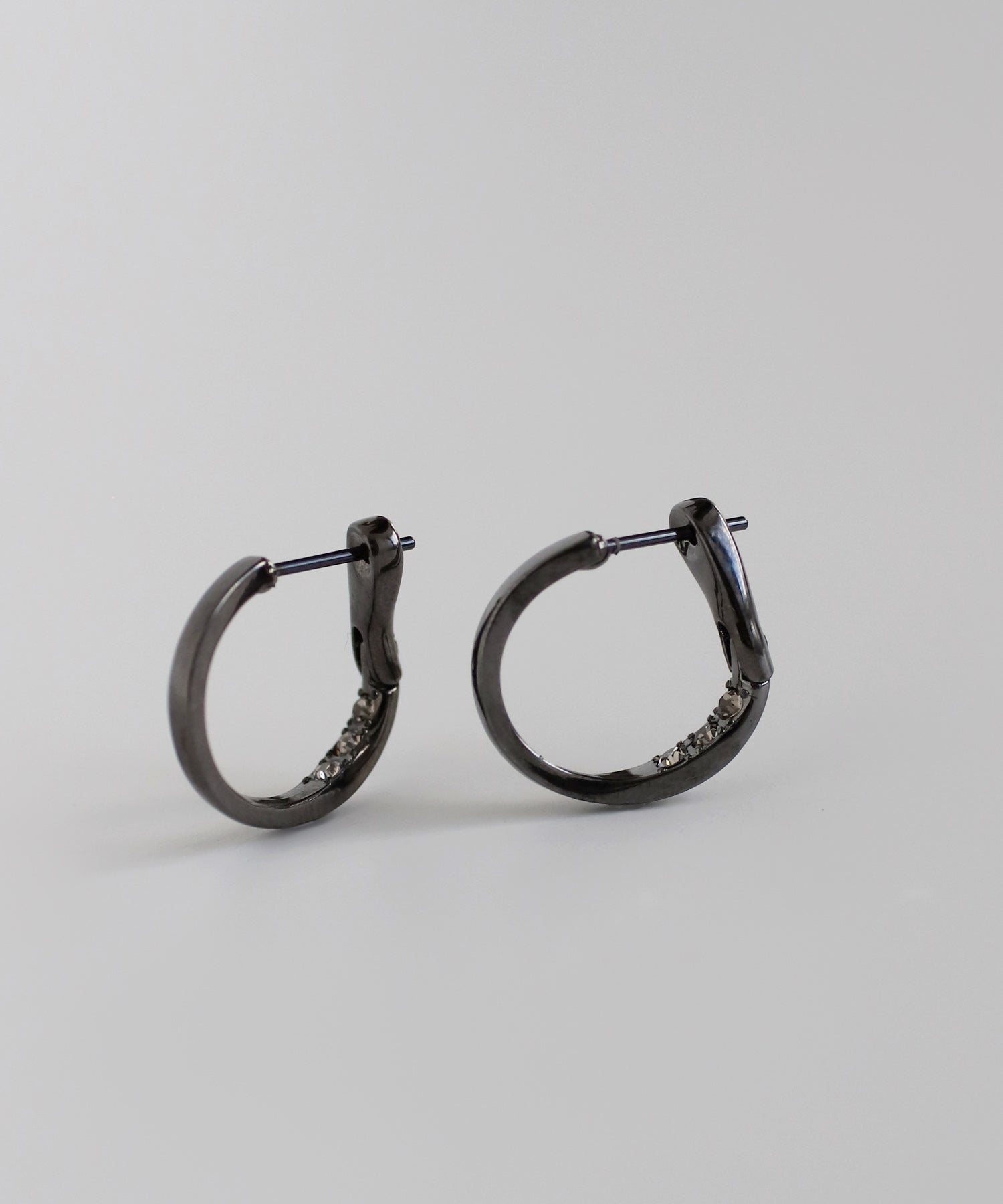 高品質ブラックカラープレシャスオパール K10フックピアス 一粒オパール(ドロップ) K10フックピアス 10月誕生石~ESPOIR