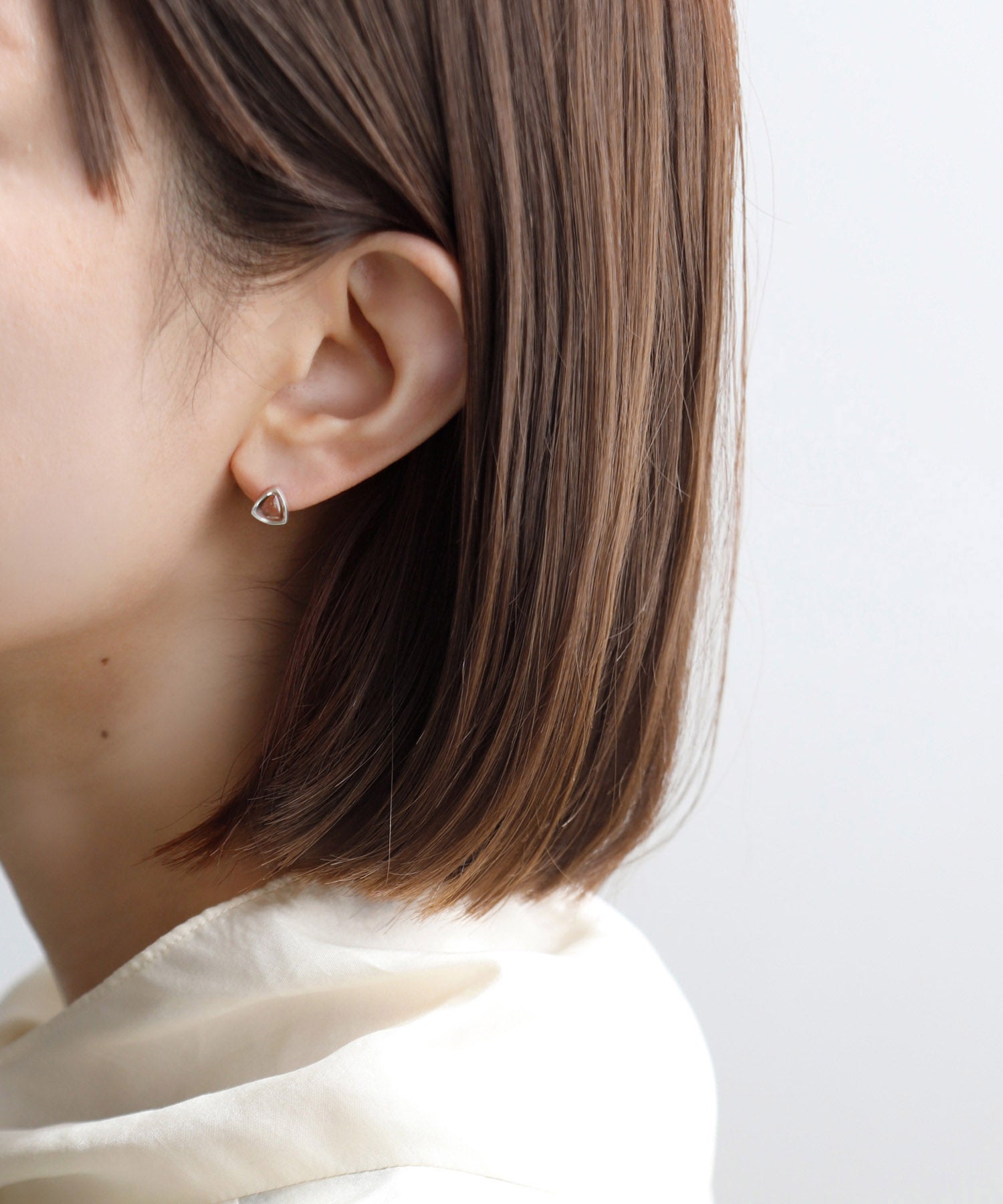 mimi33】天然石トライアングルピアス[silver925][Basic]｜アネモネ