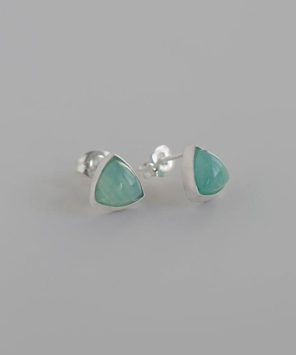 mimi33】天然石トライアングルピアス[silver925][Basic]｜アネモネ