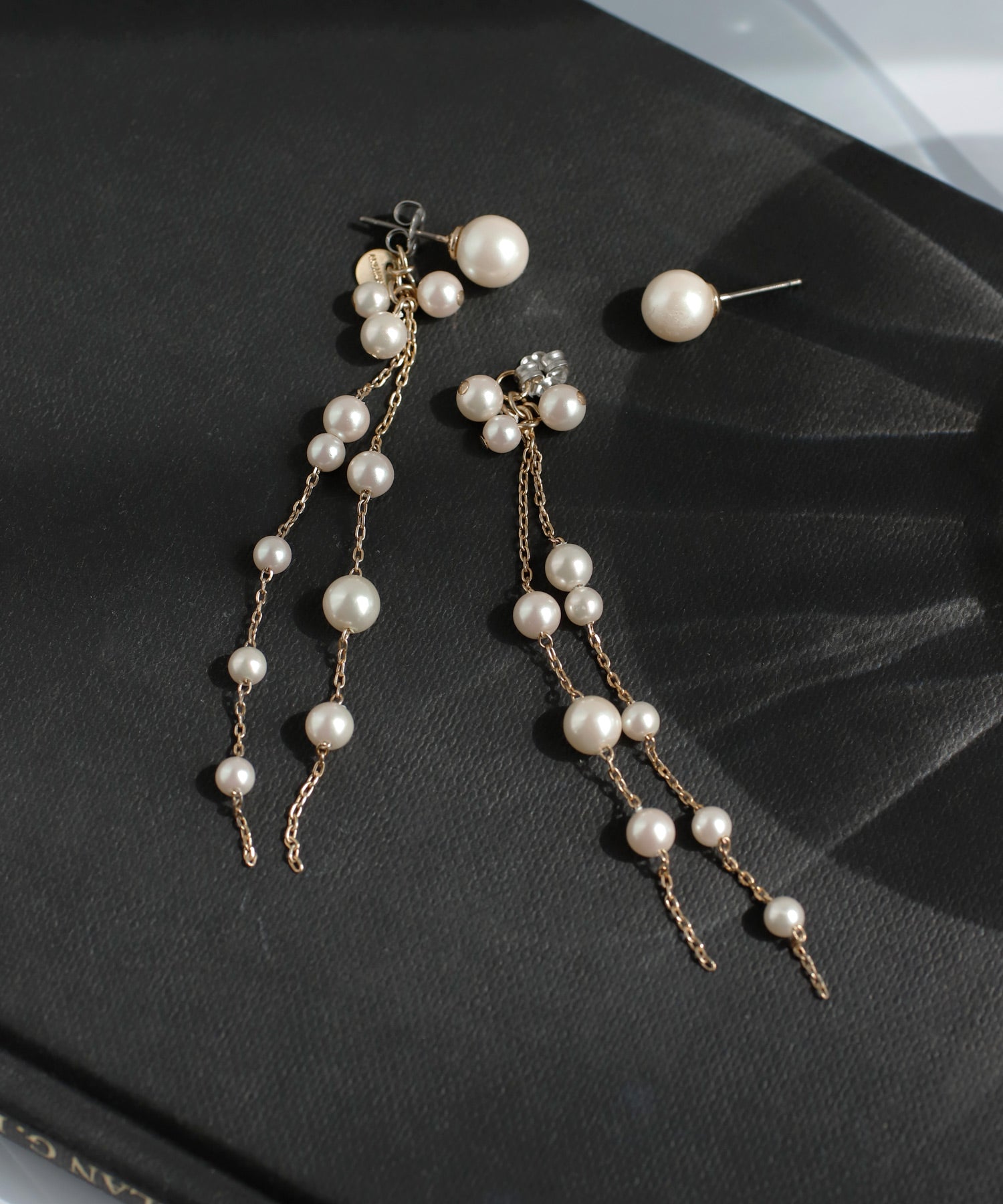 組曲　KIOWG パール フック型3wayピアス 付替チャーム付 ANEMONE】パール×チェーンバックキャッチピアス｜SANPO ONLINE