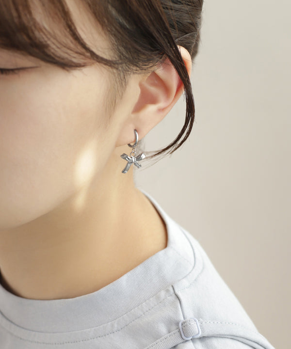 【ステンレス】リボンフープイヤリング