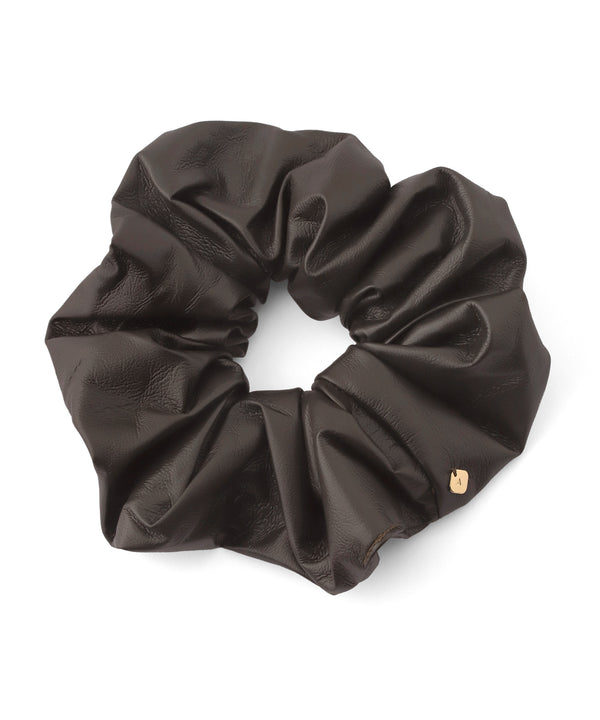 レザー調シュシュ