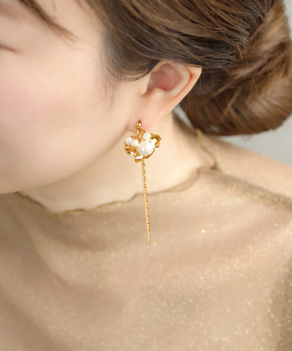 Pearl and Flower Chain Earrings