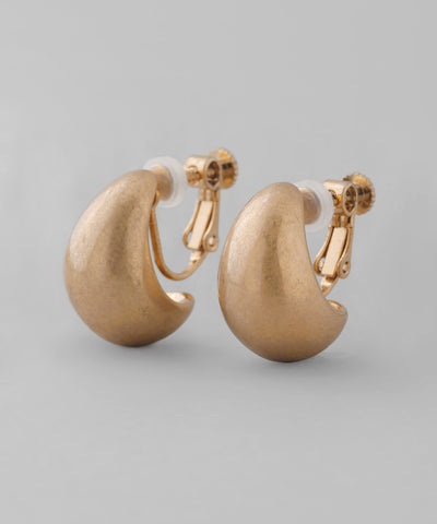 マットメタルのカールイヤリング