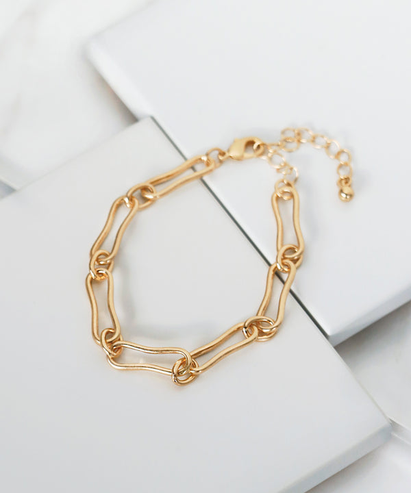 ユニークメタルのチェーンブレスレット