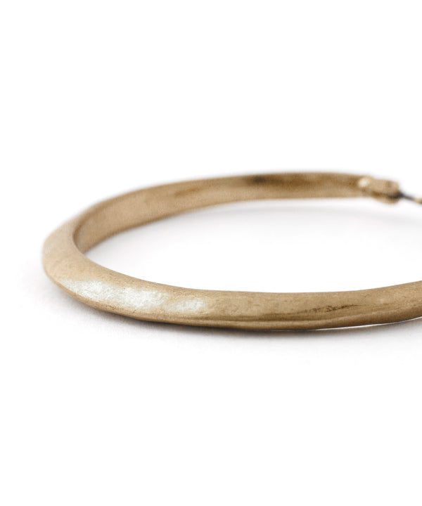 マットメタルフープピアス