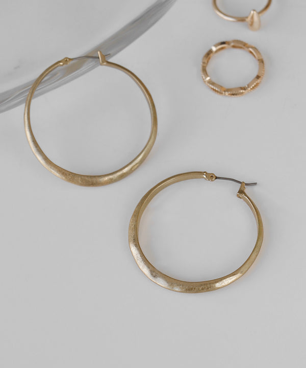 マットメタルフープピアス