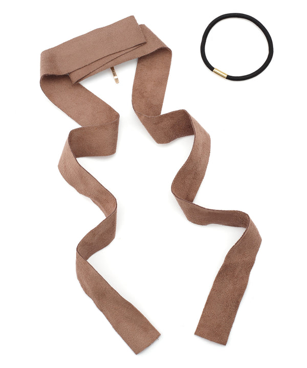 シックカラーのスエード調タイトポニーフック