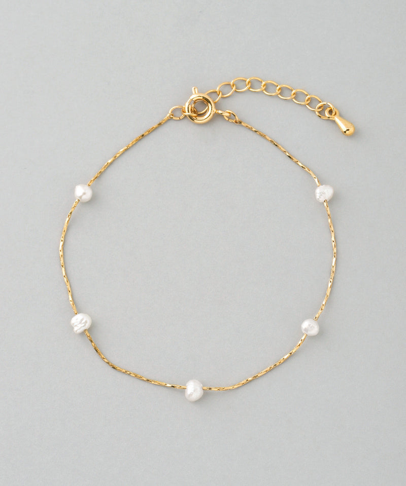Pearl line bracelet
