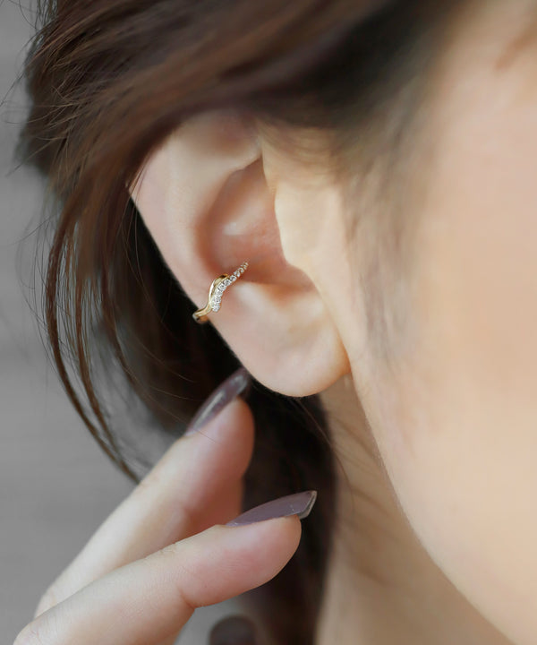 ビジュー×ウェーブラインイヤーカフ