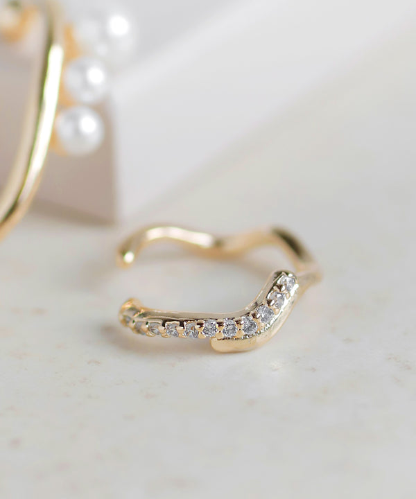 ビジュー×ウェーブラインイヤーカフ