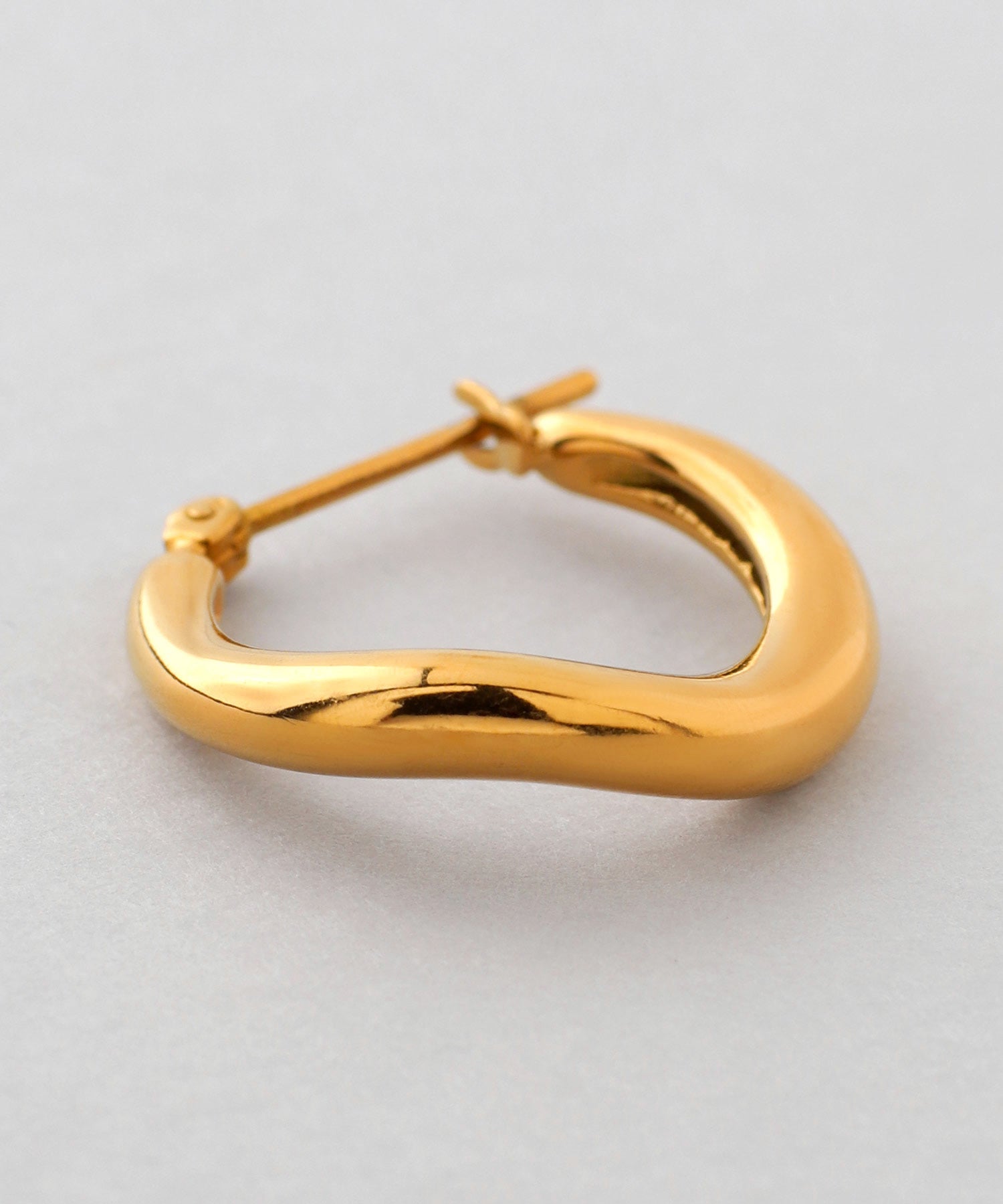 mimi33】ニュアンスウェーブフープピアス[ステンレス][Basic